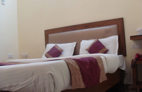 Paltan Bazaar Hotel | Hotel Abhinandan grand