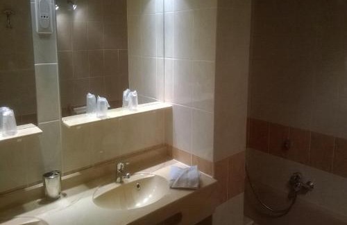 Cannes City Centre Hotel | Hotel Abrial