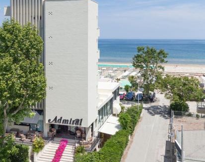 Fogliano Marina Hotel | Hotel Admiral - on the beach