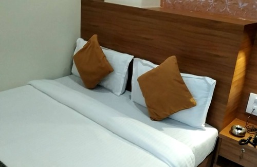 Andheri Hotel | Hotel Aiston Inn