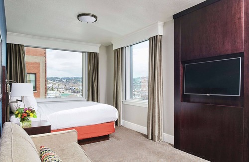 Historic Rapid City Hotel | Hotel Alex Johnson Rapid City, Curio Collection by Hilton