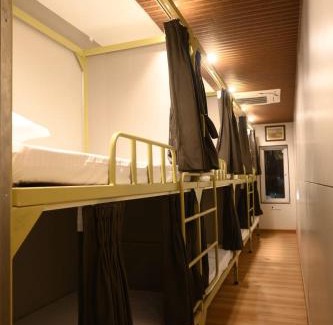 Mahmoorganj Hotel | Hotel Amara Inn