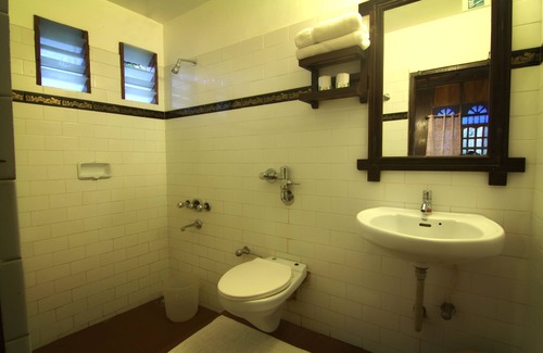 Kumily Hotel | Hotel Ambadi