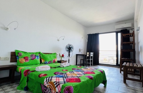 Madirokely Hotel | Hotel Ambatoloaka
