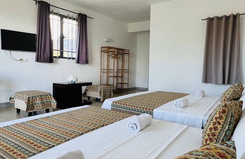 Madirokely Hotel | Hotel Ambatoloaka