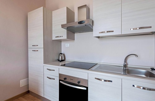 Toscolano Maderno Apartment | Hotel Apartment 'Gardasol Romantic 2 Vista Lago' with Lake View, Pool & Wi-Fi