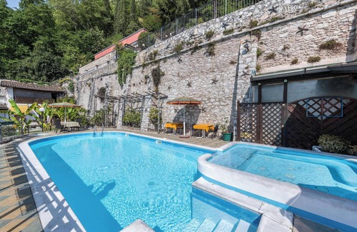 Toscolano Maderno Apartment | Hotel Apartment 'Gardasol Romantic 2 Vista Lago' with Lake View, Pool & Wi-Fi