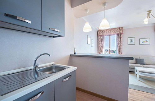 Toscolano Maderno Apartment | Hotel Apartment 'Gardasol Superior 2 Vista Lago' with Lake View, Pool & Wi-Fi