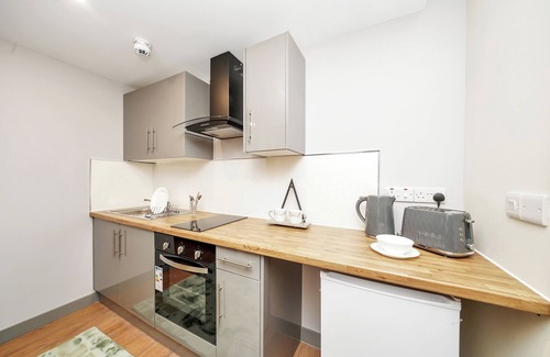 Clementswood Apartment | Hotel Apartment in Ilford