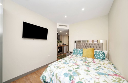 Clementswood Apartment | Hotel Apartment in Ilford