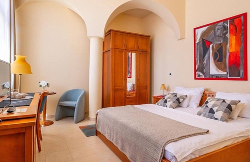 Tribunj Bed & Breakfast | Hotel Arcadium family room with sea view