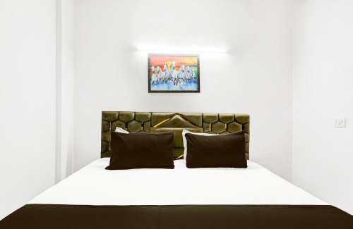 Malviya Nagar Bed & Breakfast | Hotel Aura Opposite Max Hospital