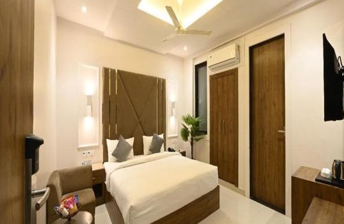 Agra Hotel | Hotel Avalon Palms Agra