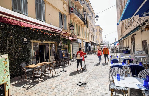 Cannes City Centre Apartment | Hotel Avaton - Family bedroom - Cannes Palais