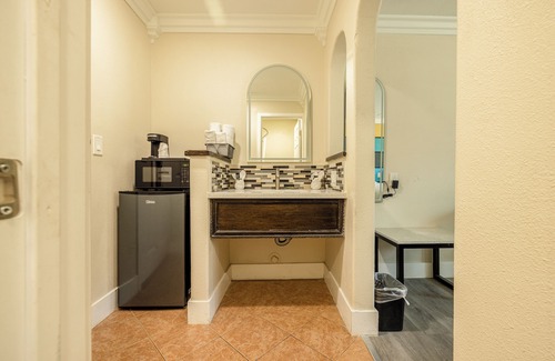 Victorville Hotel | Hotel Avenida Victorville I 15