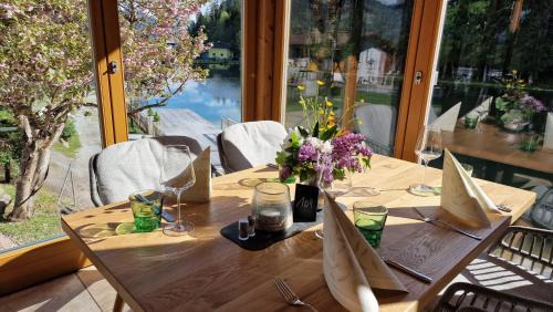 Maishofen Hotel | Hotel Bad Neunbrunnen am Waldsee - non Halal