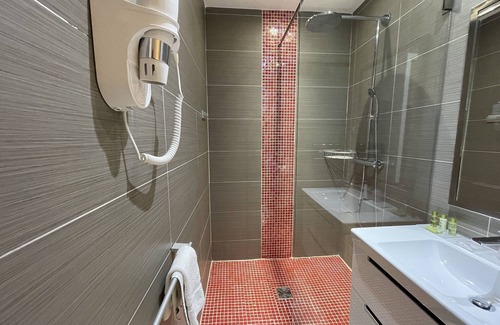 Le Lavandou Hotel | Hotel Baptistin