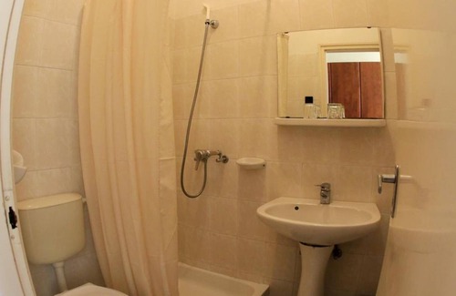 Gellert Hill Hotel | Hotel Bara Junior