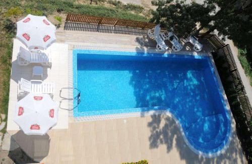 Saints Constantine and Helena Hotel | Hotel Hanat