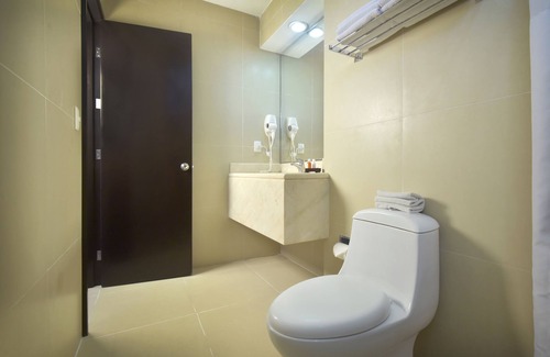 Downtown Cancun Hotel | Hotel Bonampak