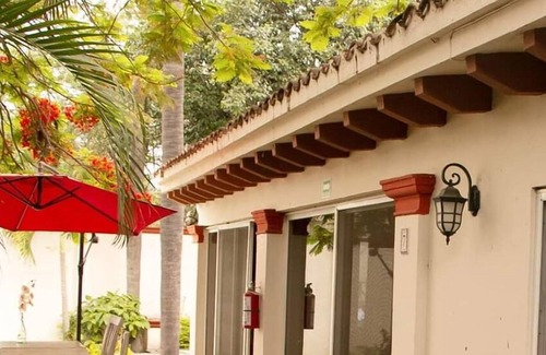 Central Cuernavaca Hotel | Hotel Boutique Casa Emilia