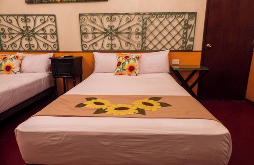 Zona Paseo Montejo Hotel | Hotel Boutique Flores y Gemas