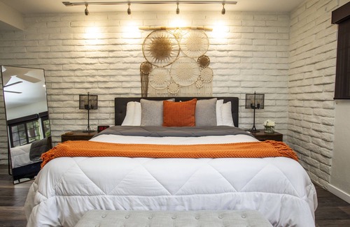 Tahquitz River Estates Hotel | Hotel California
