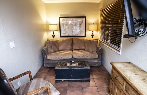 Tahquitz River Estates Hotel | Hotel California