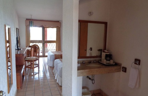 Ziracuaretiro Hotel | Hotel Campestre Hacienda Caracha
