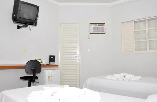 Uberaba Hotel | Hotel Carolina 2 - próximo a Universidade de Uberaba uniube - ao Aeroporto Fórum De uberaba - hospital Mario Palmeirio ao Hospital São Marcos e hospital Regional