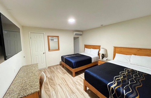 Avenida Revolucion Hotel | Hotel Catalina