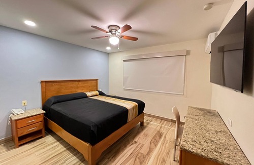 Avenida Revolucion Hotel | Hotel Catalina