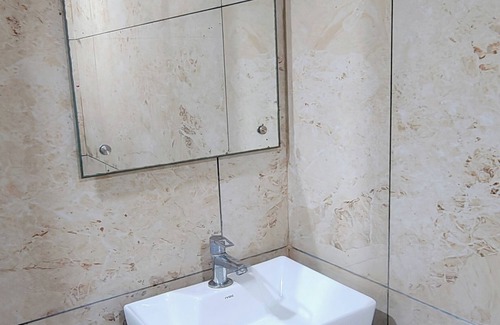 Halvad House | HOTEL CENTER POINT GUEST HOUSE