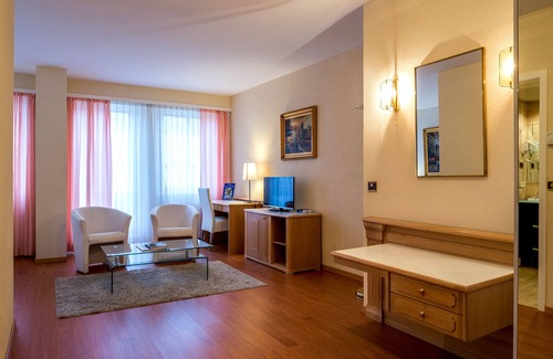 Les Eaux-Vives Hotel | Hotel Century