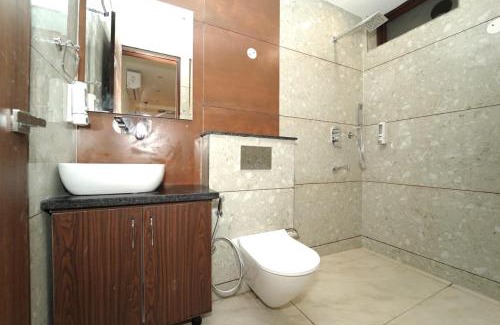 Muzaffarpur Hotel | Hotel Chandigarh View # Luxury in Budget # Lift # Restaurant