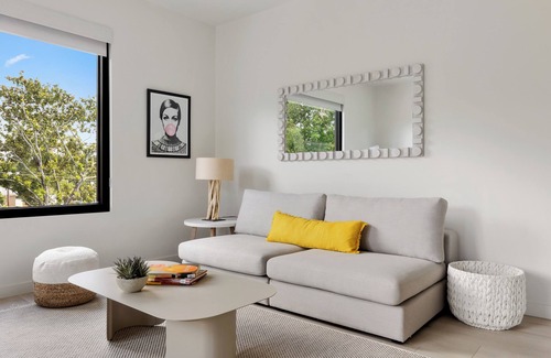 North Charleston Hotel | Hotel Circulo | Park Circle | Corner Suite 210