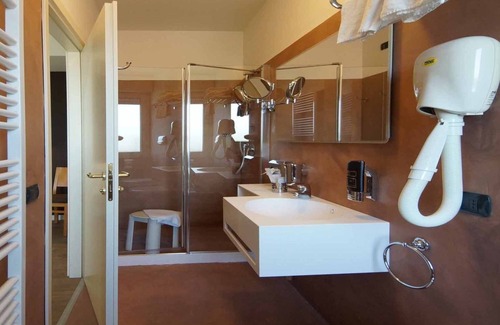 Peschiera del Garda Hotel | Hotel Clarin 14 by Dori