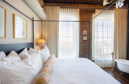 Downtown Knoxville Hotel | Hotel Cleo, Knoxville Downtown, a Tribute Portfolio Hotel