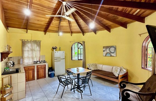 Manuel Antonio Bed & Breakfast | Hotel Colibri