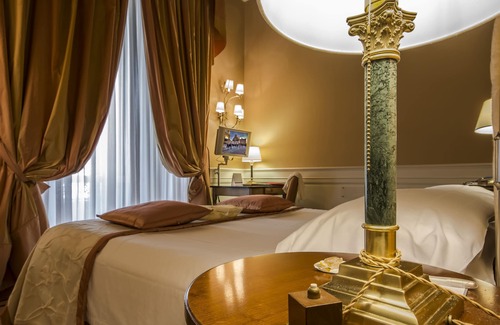 Historic Center Hotel | Hotel Corona d'Oro