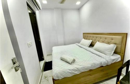 New Delhi House | Hotel Cosy Rooms, Near US Embassy Chanakyapuri, New Delhi - Budget Friendly
