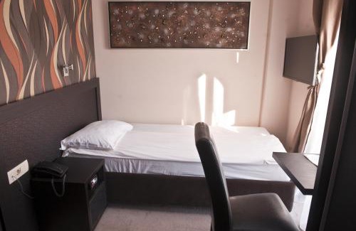 Podgorica Hotel | Hotel Crnogorska Kuća