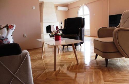 Podgorica Hotel | Hotel Crnogorska Kuća