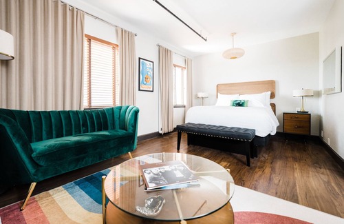 Belltown Hotel | Hotel Crocodile & Crocodile Music Venue