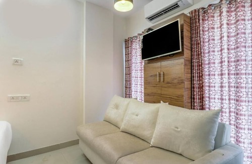 Kurla West House | Hotel Crystal Inn