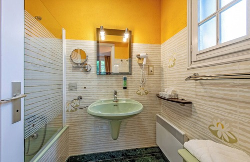 Rive Droite Hotel | Hotel De la Corniche