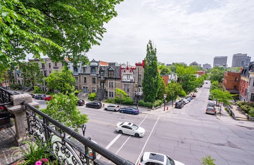 Plateau Mont Royal Apartment | Hotel de Paris