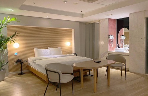 Hwagok-dong Hotel | Hotel De Urban