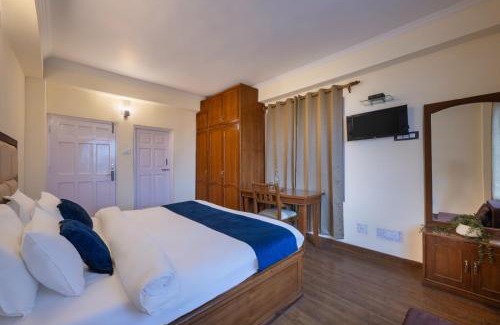 Shimla Hotel | Hotel Deepwoods