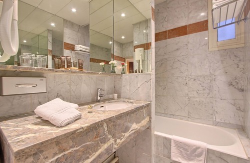 Saint-Germain-des-Pres Hotel | Hotel des Deux Continents